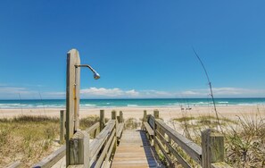 Beach nearby - Oceanside Manor – High Tide: Beachside Luxury (Surf City)