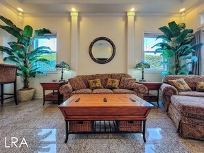 Smart TV - Oceanside Manor – Low Tide: Your Beach Getaway (Surf City)