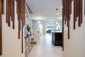 Villa | 5 bedrooms - Simply Amazing 5BR Chic Retreat Themed Fun Style (Clermont)