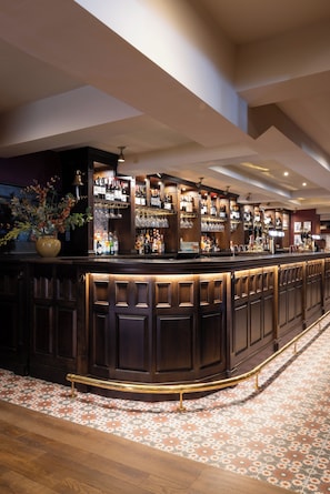 Bar (on property) - George and Dragon - A Heartwood Inn (Marlow)