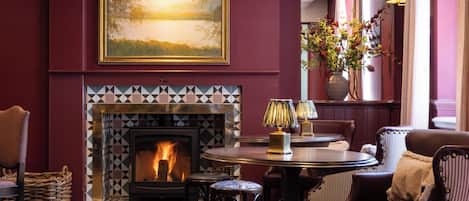 Bar (trong khuôn viên)