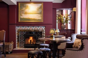 Bar (on property) - George and Dragon - A Heartwood Inn (Marlow)