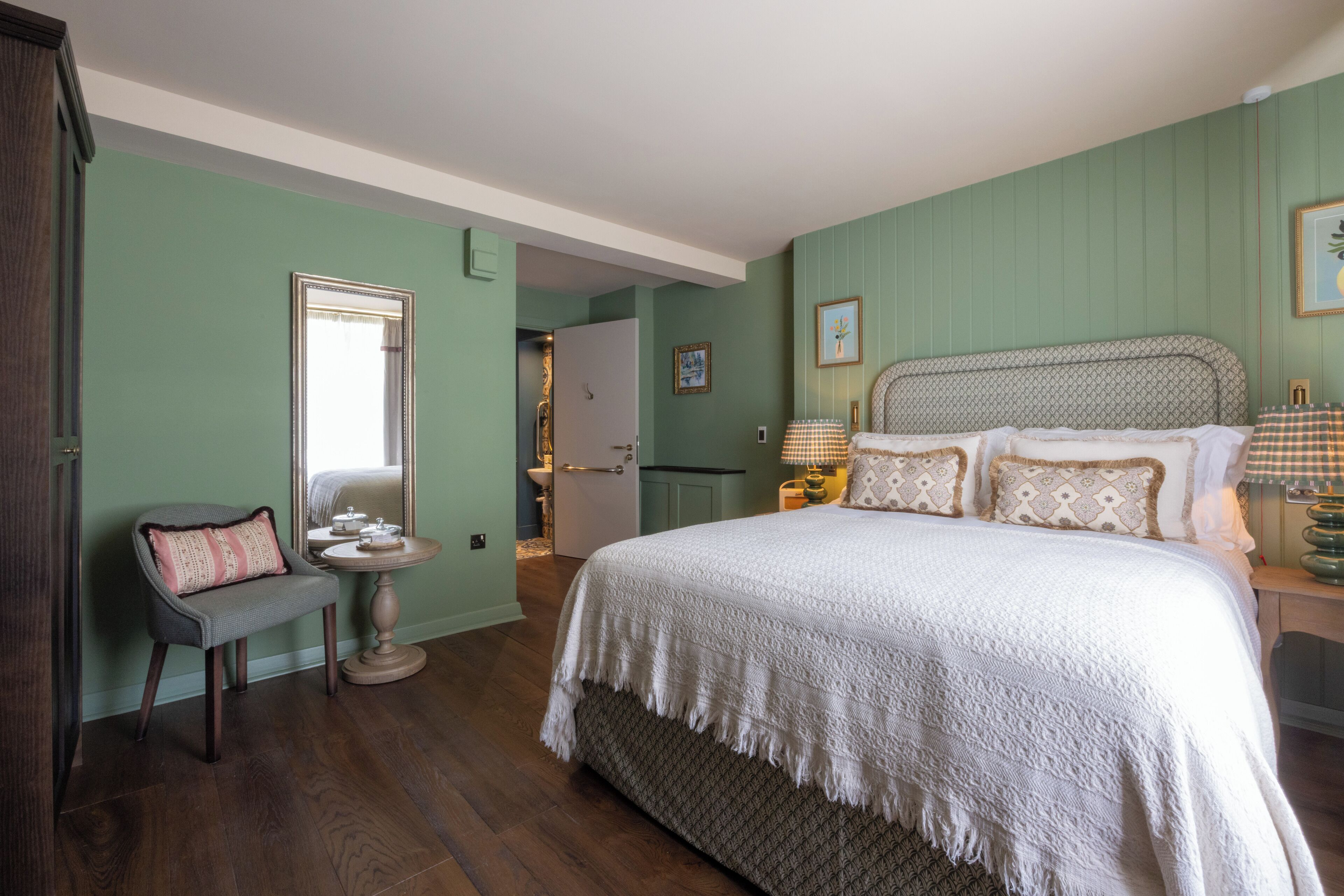 Literie de qualité supérieure, coffres-forts dans les chambres, bureau