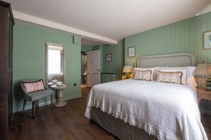 Hochwertige Bettwaren, Zimmersafe, Schreibtisch