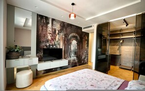 1 makuuhuone, työpöytä, silitysrauta/-lauta, vauvan matkasänky