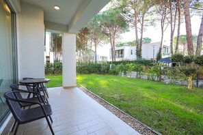 Outdoor dining - SanPietro Vacation Apartment 037 (Durrës)