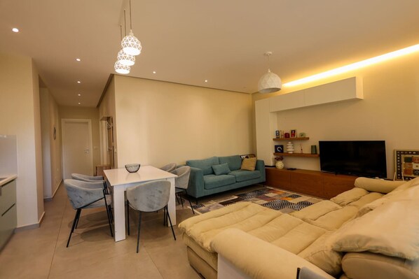 TV - SanPietro Vacation Apartment 037 (Durrës)