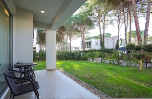 Outdoor dining - SanPietro Vacation Apartment 037 (Durrës)