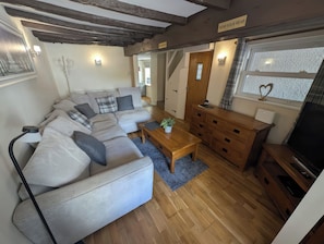 Cottage | Living area - Hocking Cottage (Torquay)