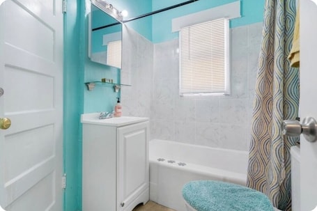 Shower, hair dryer, towels, soap. Best location 3 bed house in Sunny San Diego great for larger groupfamily events