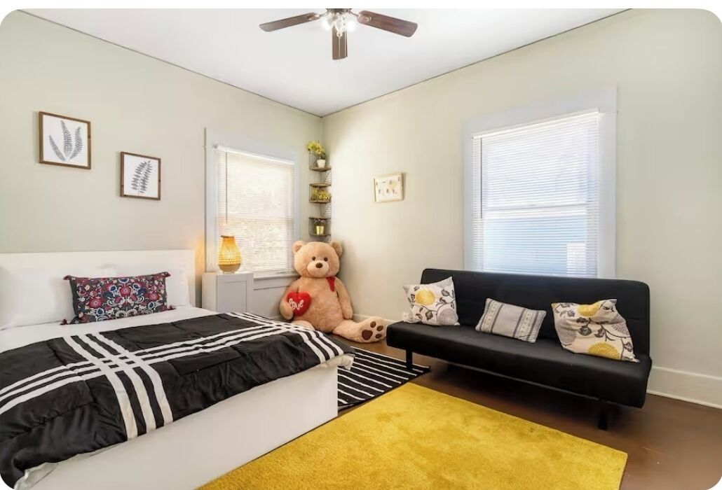 3 bedrooms, in-room safe, iron/ironing board, free WiFi. Best location 3 bed house in Sunny San Diego great for larger groupfamily events