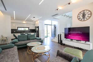 Tv, kontorer