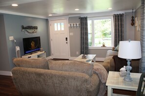 Smart TV, caminetto, lettore DVD, impianto stereo