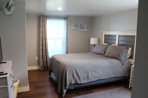 2 bedrooms, desk, iron/ironing board, free WiFi -  Sago Beach House Charming 2-bedroom house with WiFi, AC in enjoyable Long Beach (Long Beach)