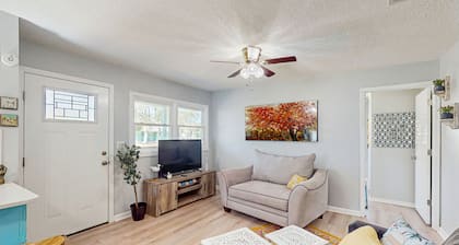 Dog-friendly coastal home with enclosed yard, fire pit and close to beach