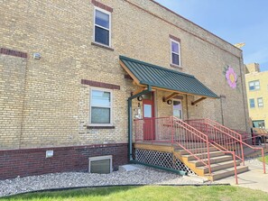 Exterior detail - Downtown I Keyless Entry I Smart TV I Free Parking (Fargo)