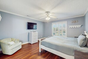 5 bedrooms, iron/ironing board, Internet, bed sheets