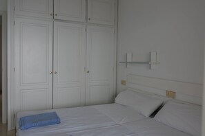 3 chambres, accès à Internet, literie fournie