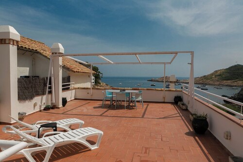 Apart. 1st sea line in Sa Tuna, Begur (H85)