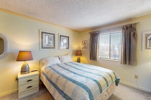 2 bedrooms, iron/ironing board, internet, bed sheets