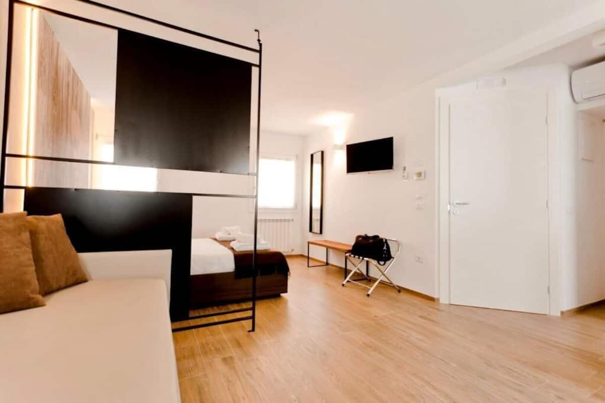 Deluxe Studio | Blackout curtains, free WiFi