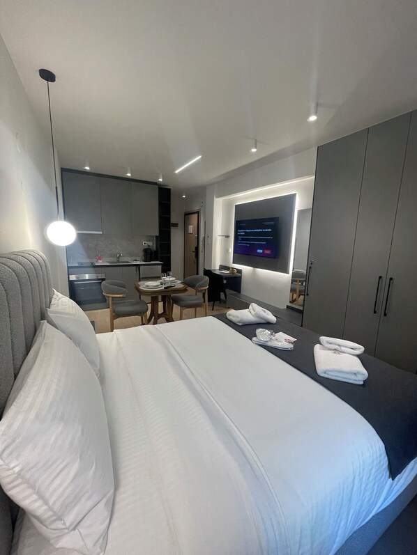 1 chambre, bureau, fer et planche à repasser, Wi-Fi