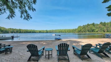 Una spiaggia nelle vicinanze
