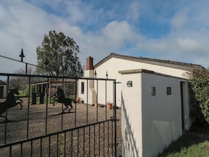 Property grounds - Holly Tree Cottage (Northallerton)