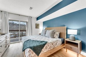 2 bedrooms, iron/ironing board, travel crib, WiFi - Creekside Luxury, View, Indoor & Outdoor Pools! (Branson)