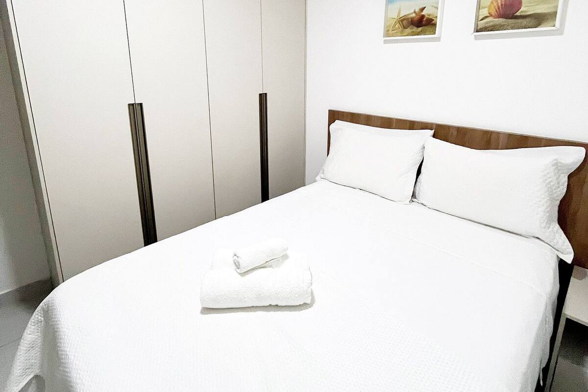 Appartement Confort | 2 chambres, rideaux dâobscurcissement, fer et planche Ă repasser