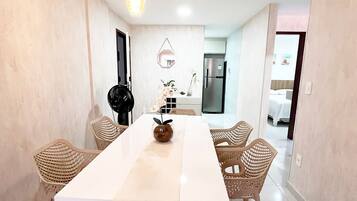 Comfort Apartment | Dining