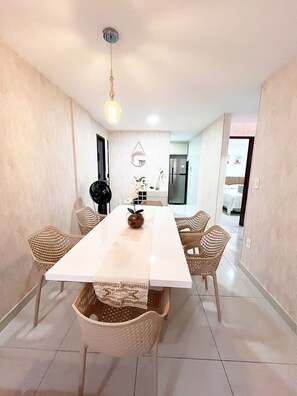Comfort Apartment | Dining
