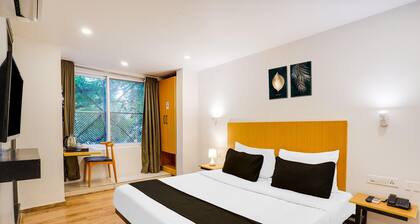 Super Townhouse Oak Indiranagar