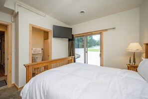 8 bedrooms, free WiFi, bed sheets