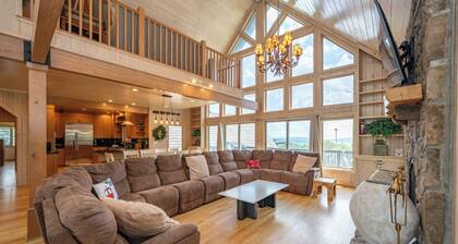 Ski-In/Out Dog Friendly Retreat w/ Pool, Bar & Fireplaces