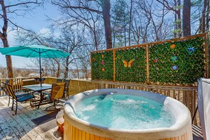 Outdoor dining - Lake Ozark retreat with shared pool, private hot tub, deck & grill (Osage Beach)