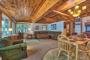 Living area - Vincent Lake Cabin #3 (Levering)