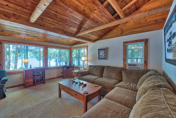 Living area - Vincent Lake Cabin #3 (Levering)