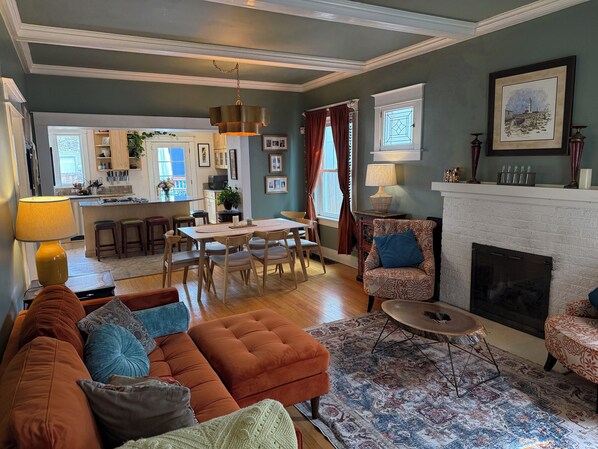 تلفزيون ذكي، مدفأة، طابعة