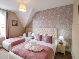 7 quartos, individualmente decorados, individualmente mobiliados