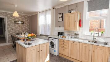 Cookware/dishes/utensils