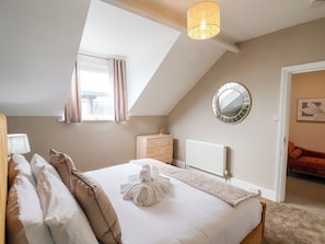 7 bedrooms, individually decorated, individually furnished, free WiFi - Tennyson Grange (Bridlington)