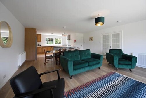 Heathercroft House-Beautiful, modern 3 bedroom house with stunning views