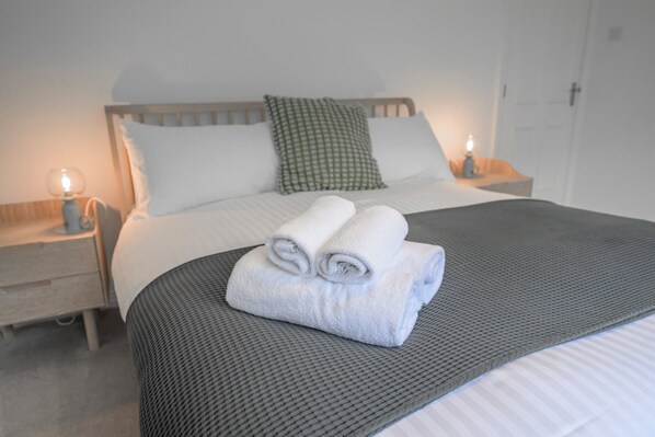 3 bedrooms, iron/ironing board, free WiFi, bed sheets