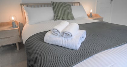 Beautiful, modern 3 bedroom house with stunning views