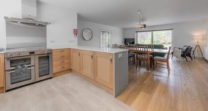 Beautiful, modern 3 bedroom house with stunning views