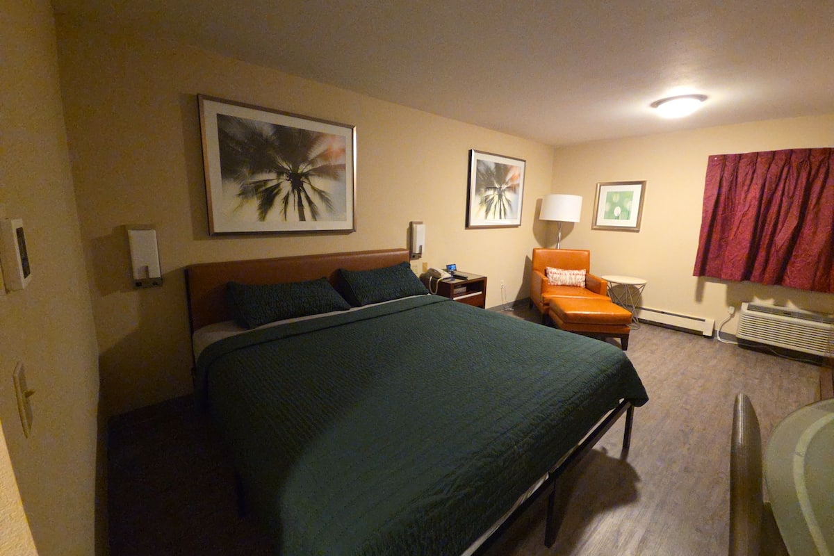 Basic Single Room | 1 bedroom, soundproofing, free WiFi, bed sheets