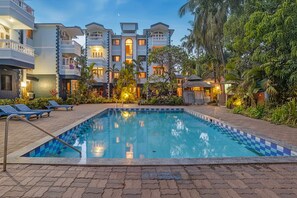 House | Pool