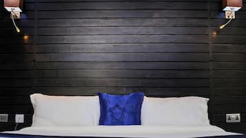 Quarto júnior, sacada, vista para a cidade | Escrivaninha, espaço de trabalho para notebook, quartos à prova de som