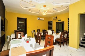 Restaurant - ED and DRE LUXURIA (Ibadan)